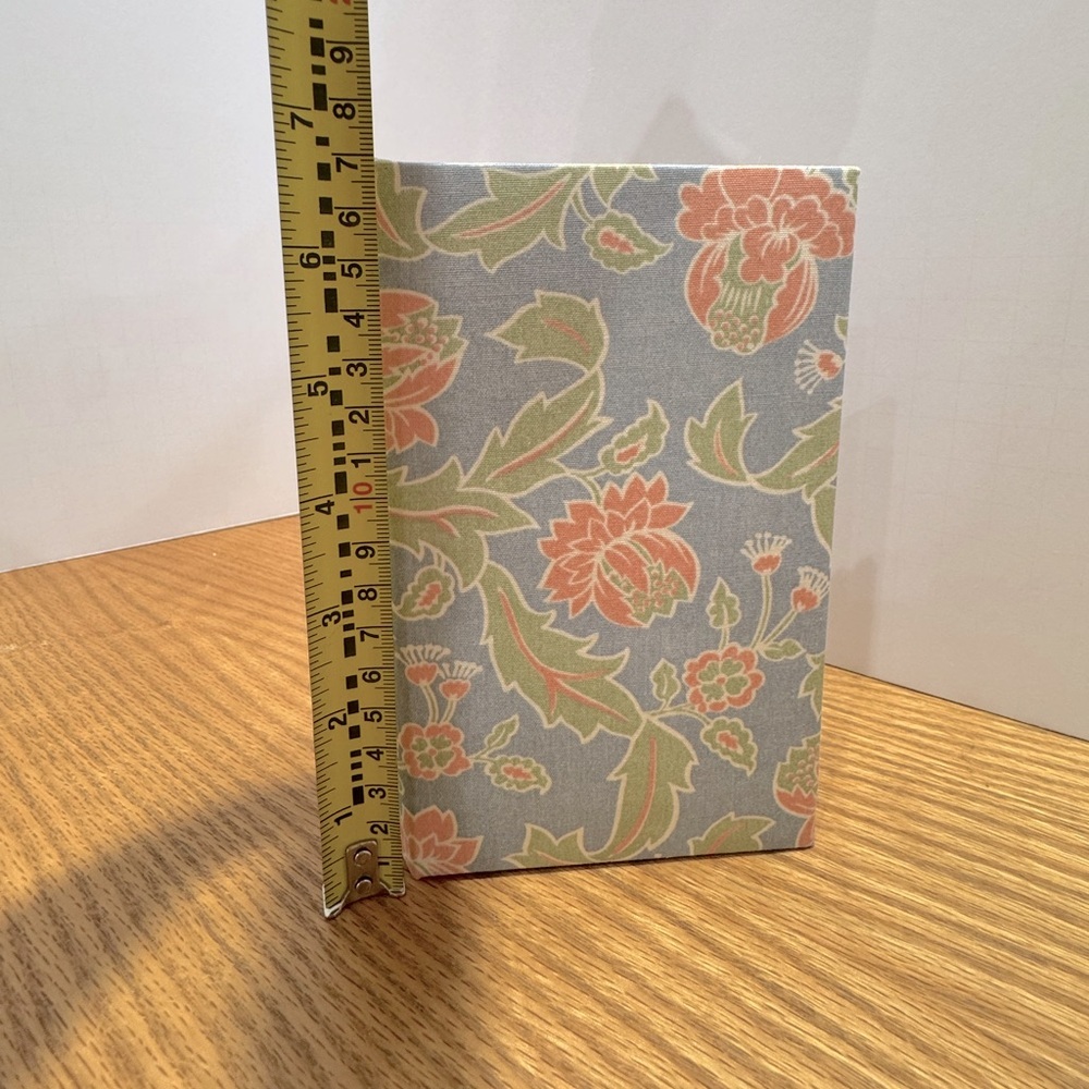Avon Vintage Floral 1984 Presidents Club address and date notebook NWOB - Picture 2 of 8